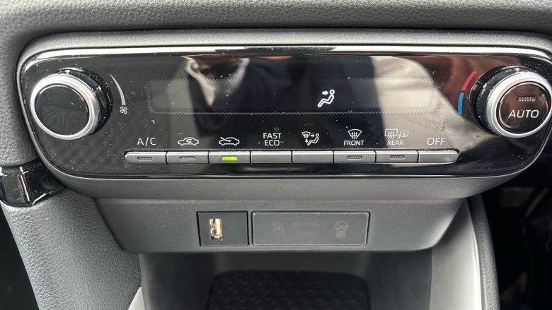 Toyota Yaris 1.5 Hybrid Design 5dr CVT Hybrid Hatchback